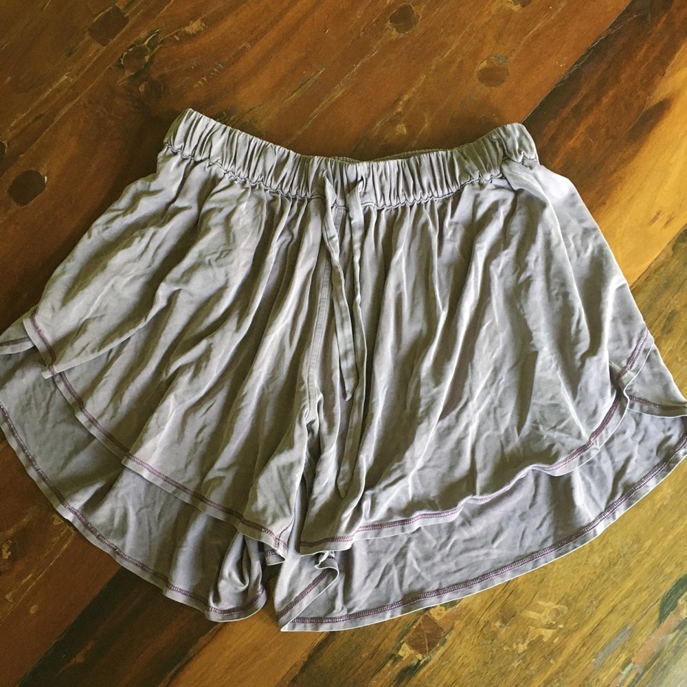 Flow in elegance shorts size 4